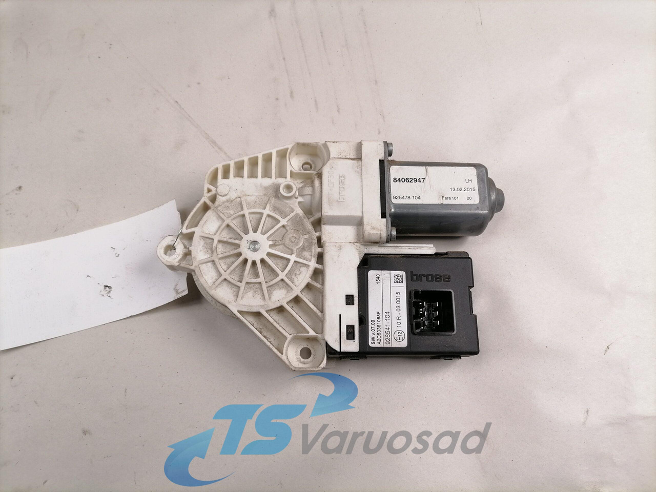 Volvo Glass lift 84062947 - Fenêtre et pièces pour Camion: photos 1 Volvo Glass lift 84062947 - Fenêtre et pièces pour Camion: photos 1