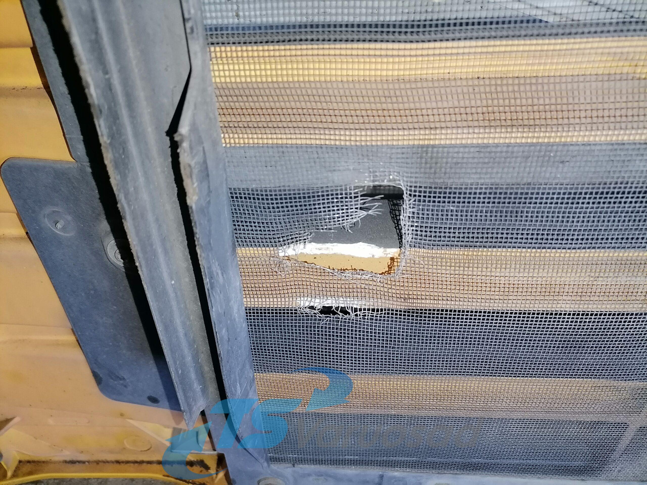 Volvo Grille panel 20360266 - Calandre pour Camion: photos 3 Volvo Grille panel 20360266 - Calandre pour Camion: photos 3