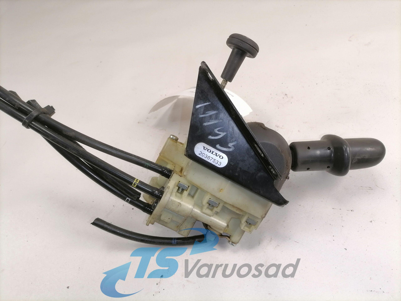 Volvo Handbrake control lever 9617242040 - Pièce universelle pour Camion: photos 1 Volvo Handbrake control lever 9617242040 - Pièce universelle pour Camion: photos 1