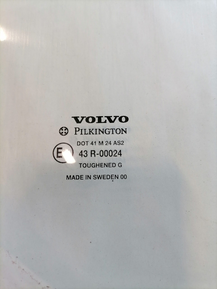 Volvo Küljeklaas, parem 8140913 - Fenêtre et pièces pour Camion: photos 3 Volvo Küljeklaas, parem 8140913 - Fenêtre et pièces pour Camion: photos 3