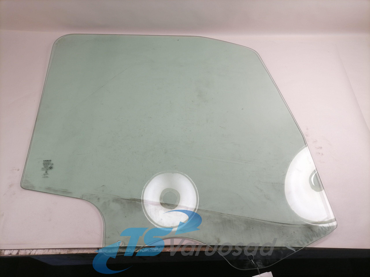 Volvo Küljeklaas, vasak 84043040 - Fenêtre et pièces pour Camion: photos 1 Volvo Küljeklaas, vasak 84043040 - Fenêtre et pièces pour Camion: photos 1