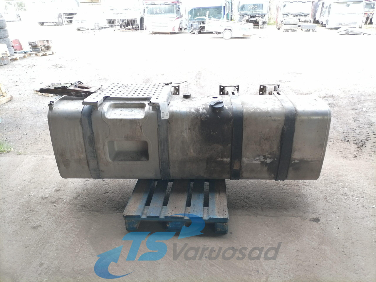 Volvo Kütusepaak 900L 21442022 - Réservoir de carburant pour Camion: photos 4 Volvo Kütusepaak 900L 21442022 - Réservoir de carburant pour Camion: photos 4