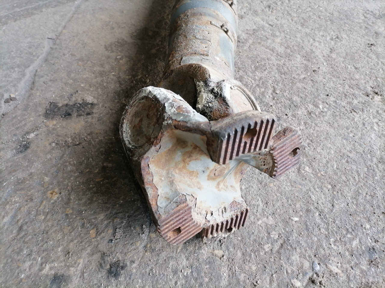Volvo Propeller shaft 1067766 - Arbre à cardan pour Camion: photos 3 Volvo Propeller shaft 1067766 - Arbre à cardan pour Camion: photos 3