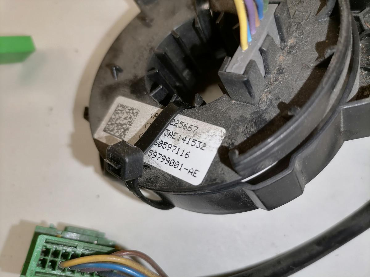 Volvo Steering cable 21225667 - Commande de gouvernail pour Camion: photos 4 Volvo Steering cable 21225667 - Commande de gouvernail pour Camion: photos 4