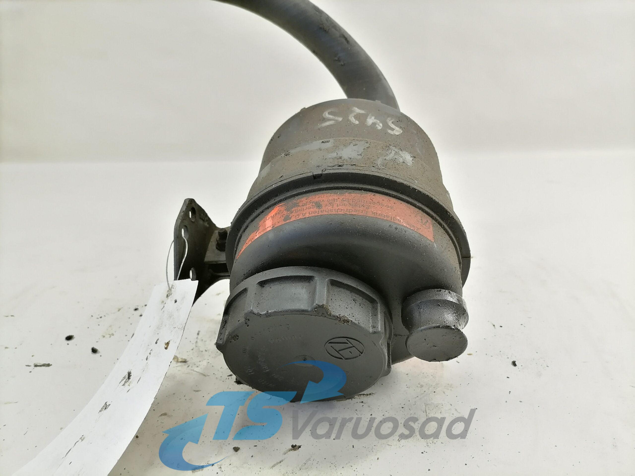 Volvo Steering oil tank+ bracket 1592945 - Tuyau de direction pour Camion: photos 2 Volvo Steering oil tank+ bracket 1592945 - Tuyau de direction pour Camion: photos 2
