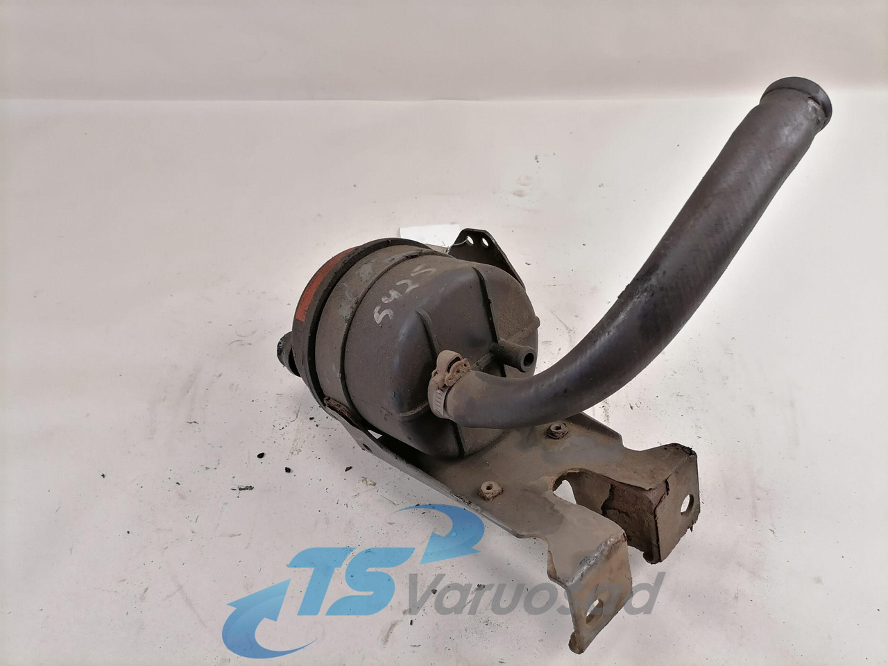 Volvo Steering oil tank+ bracket 1592945 - Tuyau de direction pour Camion: photos 3 Volvo Steering oil tank+ bracket 1592945 - Tuyau de direction pour Camion: photos 3