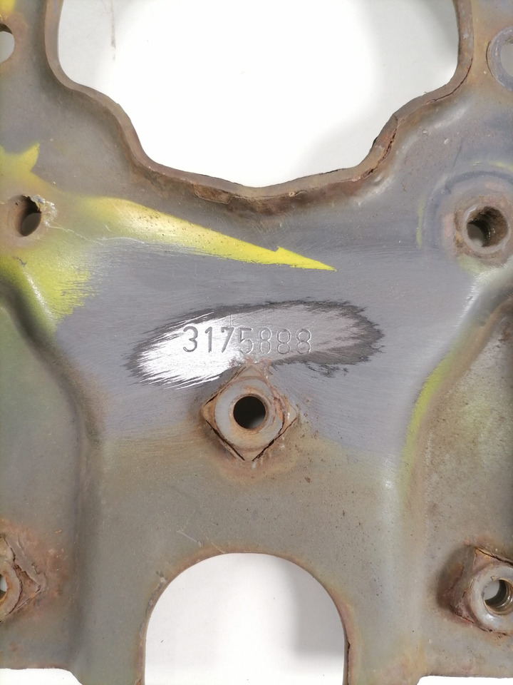 Volvo light bracket 3175888 - Lumière/ Éclairage pour Camion: photos 3 Volvo light bracket 3175888 - Lumière/ Éclairage pour Camion: photos 3