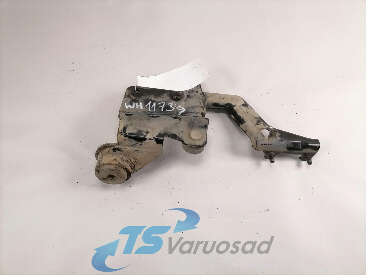 Volvo lower grille carrier hinge 20528507 - Calandre pour Camion: photos 1 Volvo lower grille carrier hinge 20528507 - Calandre pour Camion: photos 1