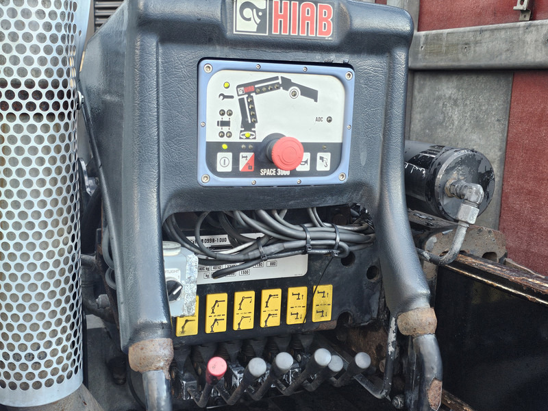 MAN TGL 12.220 / HIAB CRANE / MACHINE TRANSPORT - Camion grue: photos 3 MAN TGL 12.220 / HIAB CRANE / MACHINE TRANSPORT - Camion grue: photos 3