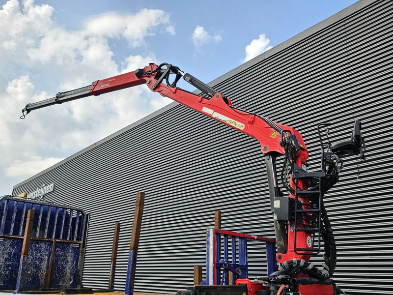 Scania G440 / RETARDER / 8x4 / PALFINGER-EPSILON CRANE - Camion grue: photos 3 Scania G440 / RETARDER / 8x4 / PALFINGER-EPSILON CRANE - Camion grue: photos 3