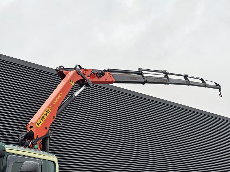 Scania P320 / 4x2 / PALFINGER PK14002 / CRANE/KRAN - Camion plateau, Camion grue: photos 2 Scania P320 / 4x2 / PALFINGER PK14002 / CRANE/KRAN - Camion plateau, Camion grue: photos 2