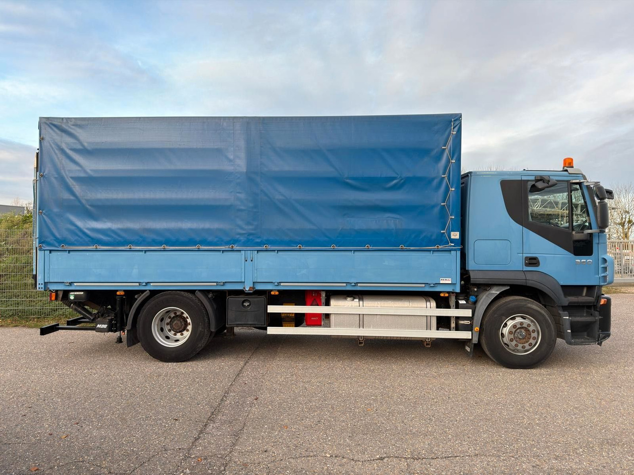 Iveco 190S36/9 Stralis Pritsche & Hebebühne 3 to. TOP - Camion à rideaux coulissants: photos 4 Iveco 190S36/9 Stralis Pritsche & Hebebühne 3 to. TOP - Camion à rideaux coulissants: photos 4