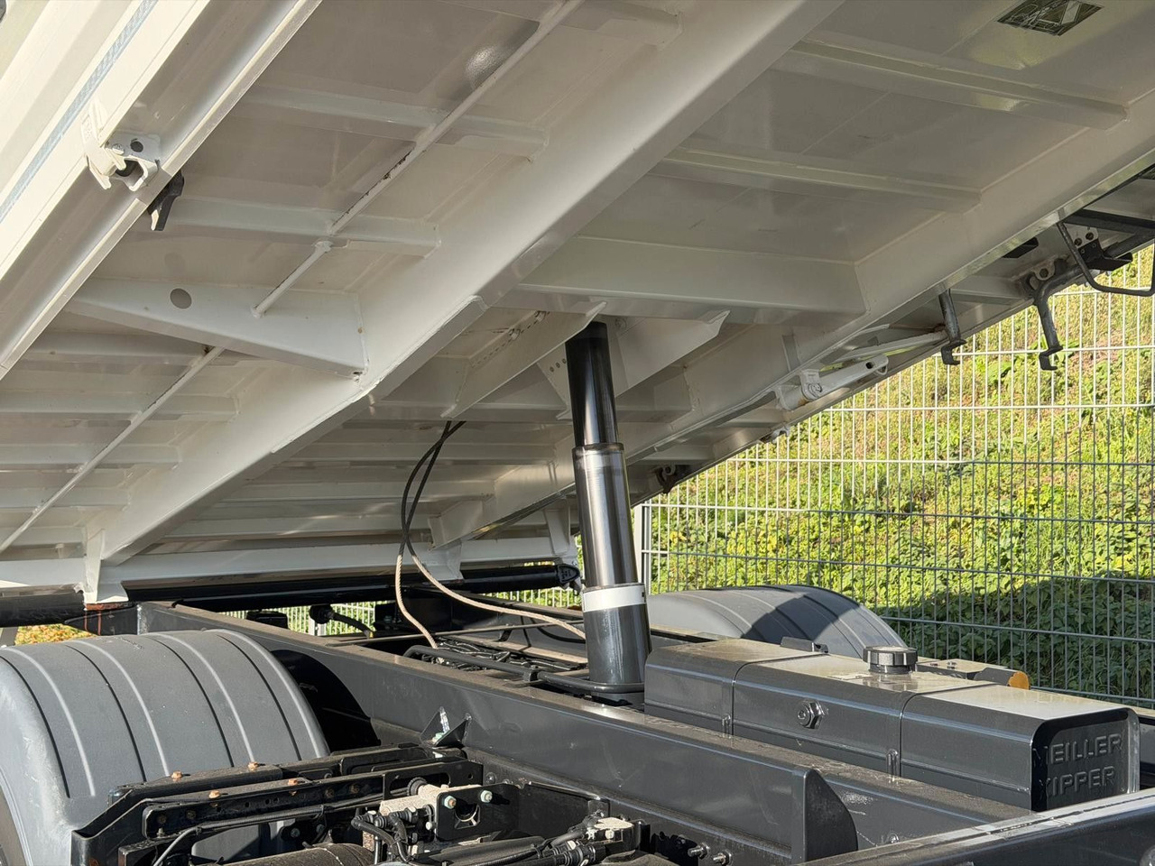 MAN 8.220 4x2 Meiller 3S. Kipper | TOP Zustand! - Utilitaire benne: photos 3 MAN 8.220 4x2 Meiller 3S. Kipper | TOP Zustand! - Utilitaire benne: photos 3