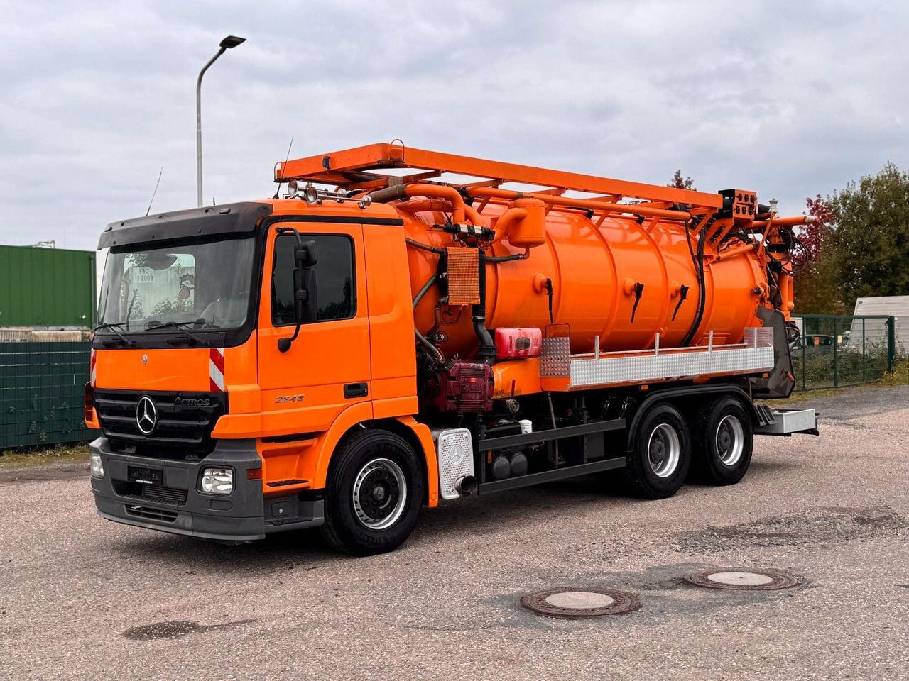 Mercedes-Benz 2646 6X4 Hellmers Saug Druck Spülwagen Retarder - Camion vidangeur: photos 1 Mercedes-Benz 2646 6X4 Hellmers Saug Druck Spülwagen Retarder - Camion vidangeur: photos 1