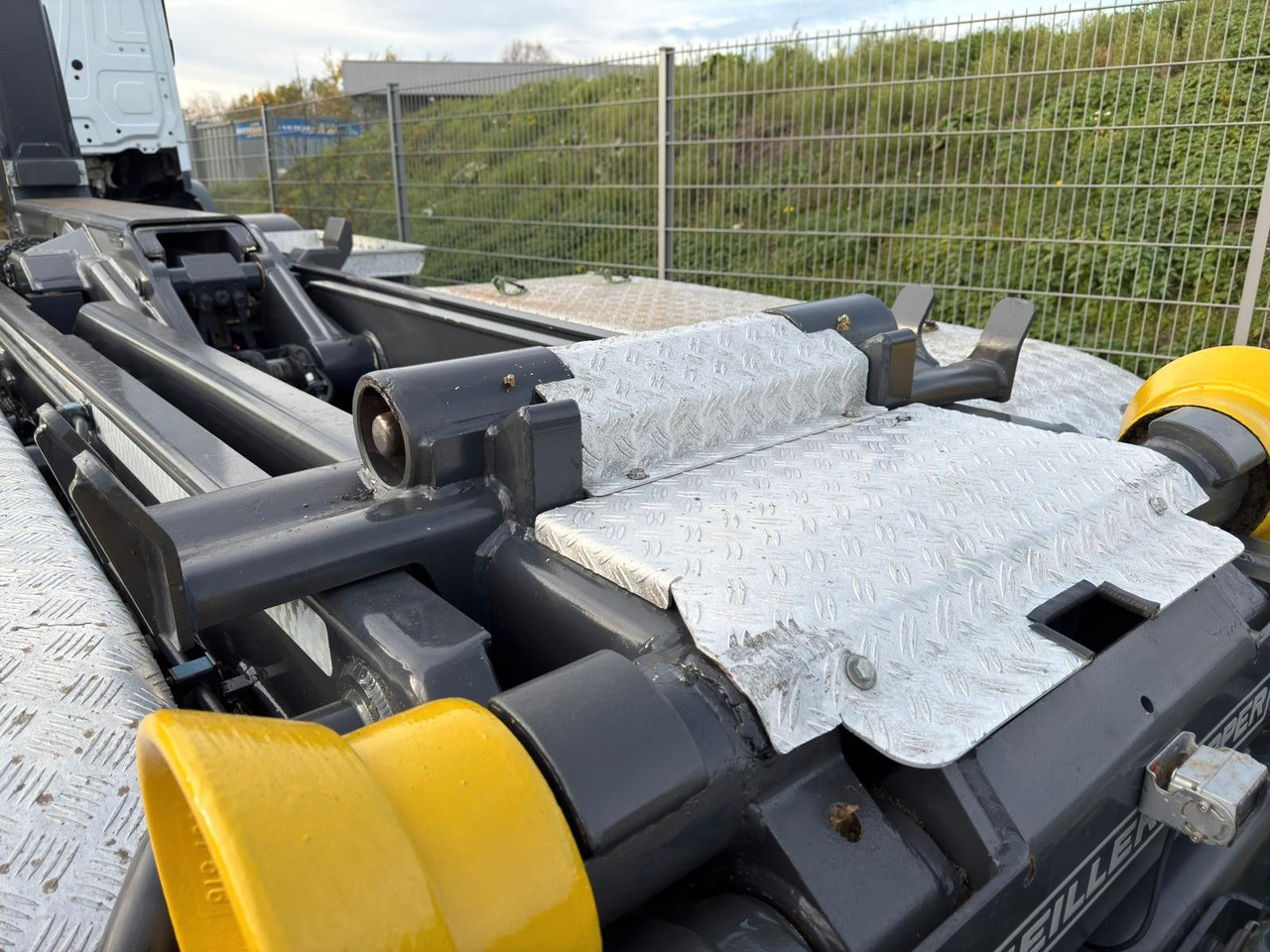 Mercedes-Benz 3748 8x4 Meiller RK30.65 | Funk | hydr.Container - Camion ampliroll: photos 5 Mercedes-Benz 3748 8x4 Meiller RK30.65 | Funk | hydr.Container - Camion ampliroll: photos 5