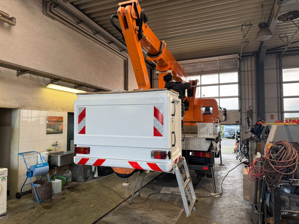 Mercedes-Benz 815 4x2 Hubarbeitsbühne Wumag 170 high 17 m Mercedes-Benz 815 4x2 Hubarbeitsbühne Wumag 170 high 17 m - Camion avec nacelle, Véhicule utilitaire: photos 4 Mercedes-Benz 815 4x2 Hubarbeitsbühne Wumag 170 high 17 m Mercedes-Benz 815 4x2 Hubarbeitsbühne Wumag 170 high 17 m - Camion avec nacelle, Véhicule utilitaire: photos 4