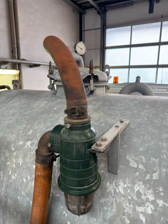 Mercedes-Benz 818 4X2 ROM Toilettenwagen Mercedes-Benz 818 4X2 ROM Toilettenwagen 6 Plätze - Camion vidangeur: photos 5 Mercedes-Benz 818 4X2 ROM Toilettenwagen Mercedes-Benz 818 4X2 ROM Toilettenwagen 6 Plätze - Camion vidangeur: photos 5