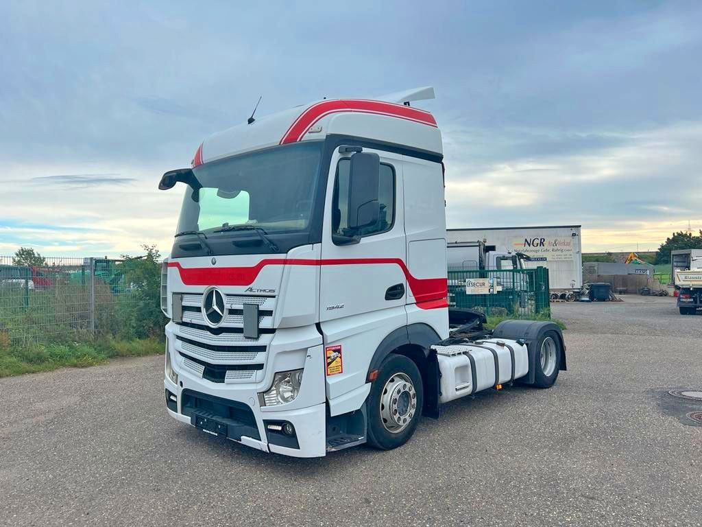 Mercedes-Benz 1842 4X2 mit Höhenverstellbarer Sattelkuppung - Tracteur routier: photos 1 Mercedes-Benz 1842 4X2 mit Höhenverstellbarer Sattelkuppung - Tracteur routier: photos 1