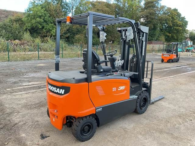Doosan B35X-7 PLUS - Chariot élévateur électrique: photos 3 Doosan B35X-7 PLUS - Chariot élévateur électrique: photos 3