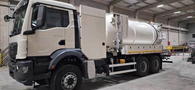 MAN TGS33.400 Jetter - Camion vidangeur: photos 1 MAN TGS33.400 Jetter - Camion vidangeur: photos 1