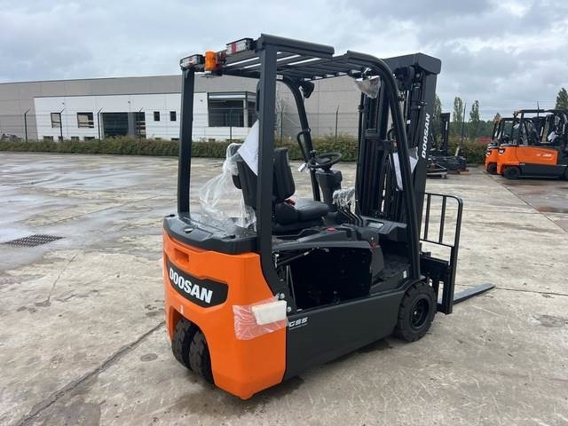 Doosan B20T-7 PLUS - Chariot élévateur électrique: photos 3 Doosan B20T-7 PLUS - Chariot élévateur électrique: photos 3