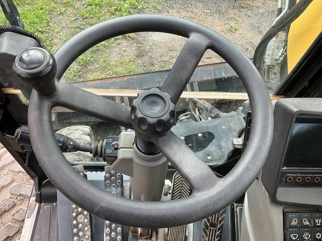 Pelle sur pneus Yanmar B110W: photos 22