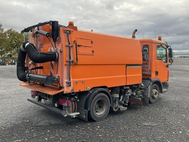 MAN TGL12.220 - Balayeuse de voirie: photos 3 MAN TGL12.220 - Balayeuse de voirie: photos 3