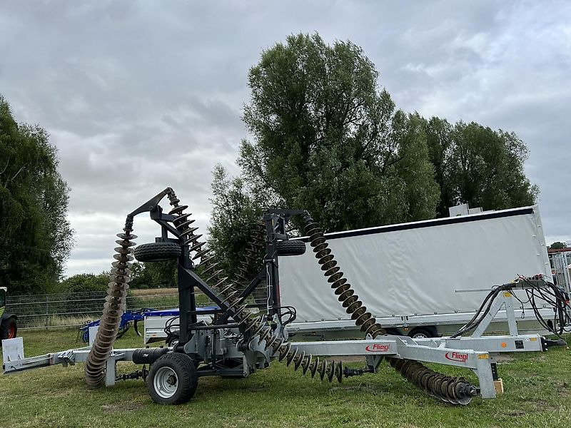 Fliegl KSE 680 Kettenscheibenegge - Cover crop: photos 1 Fliegl KSE 680 Kettenscheibenegge - Cover crop: photos 1