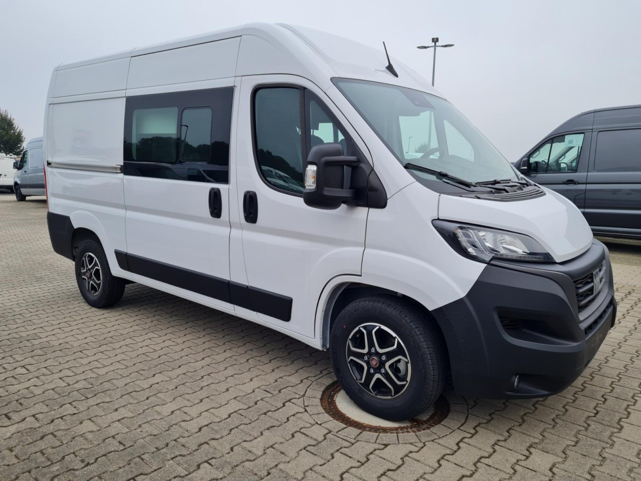 Fiat Ducato 35 Kasten Doka 7-Sitze 2x Schiebetür Maxi L2H2 - Fourgon utilitaire, Utilitaire double cabine: photos 4 Fiat Ducato 35 Kasten Doka 7-Sitze 2x Schiebetür Maxi L2H2 - Fourgon utilitaire, Utilitaire double cabine: photos 4