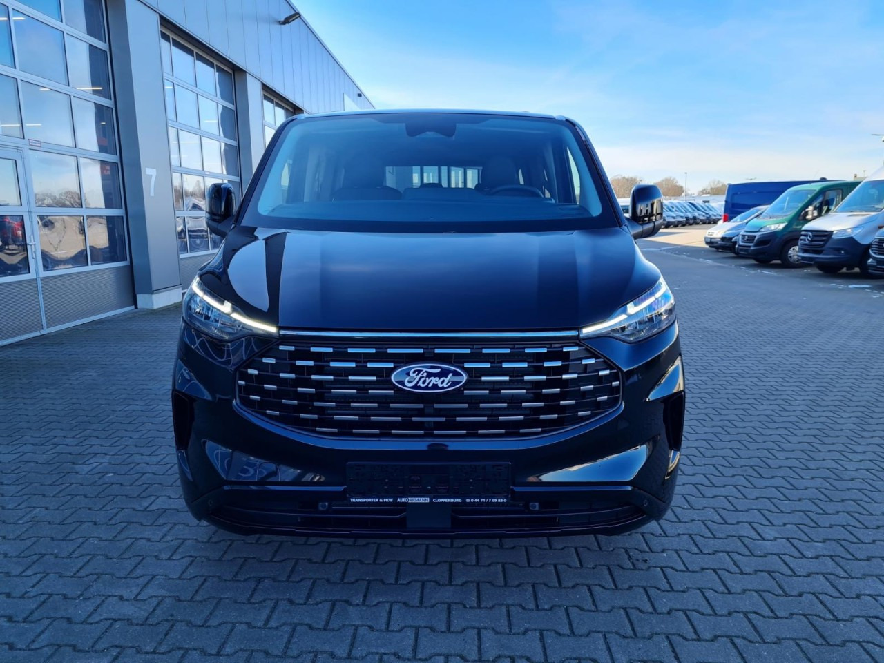 Ford Tourneo Custom 320 L1 AG Titanium X AHK LED NAVI 2X SCHIEBE - Utilitaire double cabine: photos 2 Ford Tourneo Custom 320 L1 AG Titanium X AHK LED NAVI 2X SCHIEBE - Utilitaire double cabine: photos 2