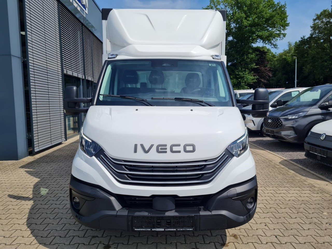 Iveco DAILY 35S18 Koffer Automatik ALU KAMERA NAVI TEMPOMAT - Fourgon grand volume: photos 2 Iveco DAILY 35S18 Koffer Automatik ALU KAMERA NAVI TEMPOMAT - Fourgon grand volume: photos 2