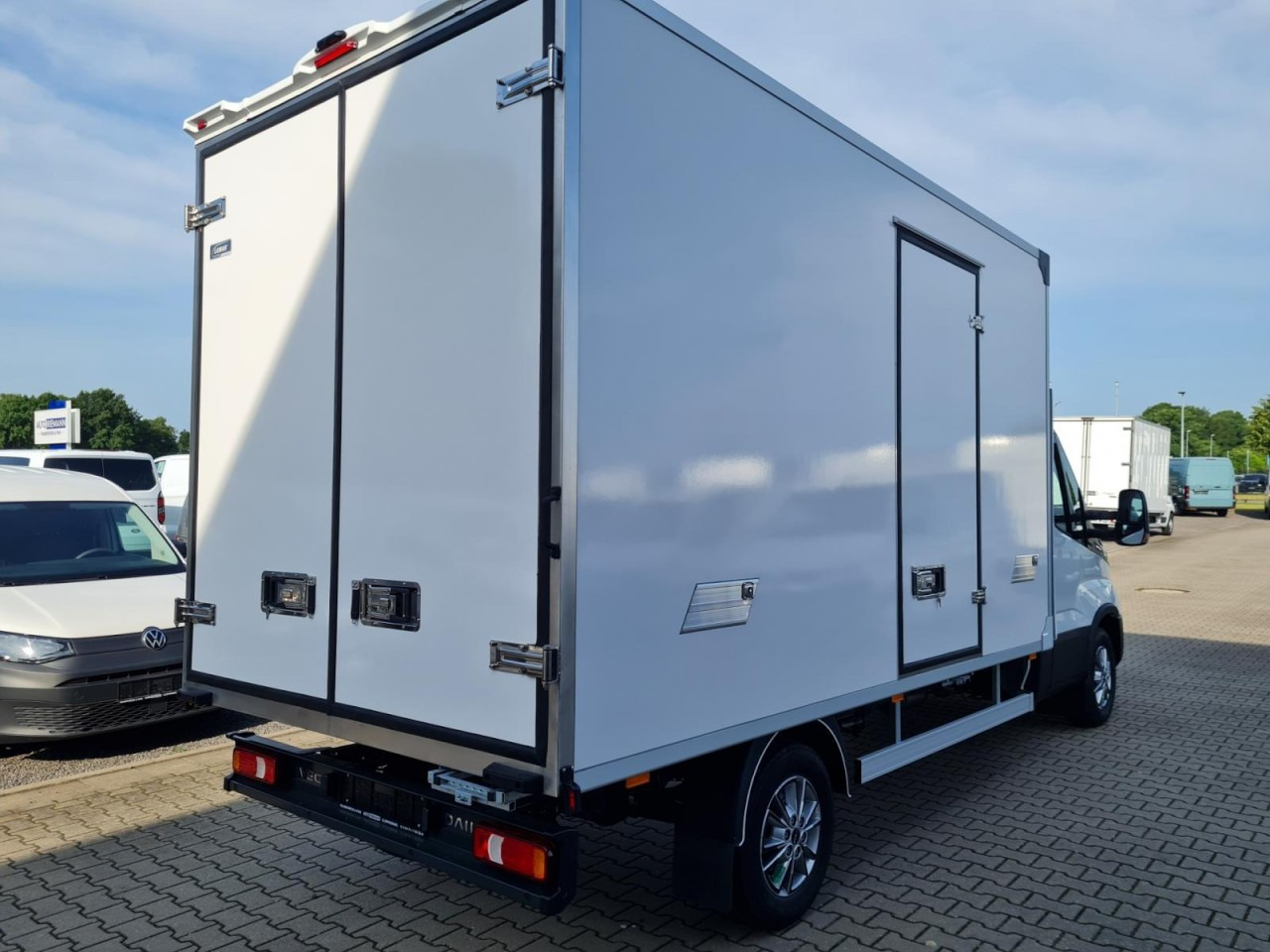 Iveco DAILY 35S18 Koffer Hi MATIC ALU KAMERA NAVI TEMPOMAT - Fourgon grand volume: photos 4 Iveco DAILY 35S18 Koffer Hi MATIC ALU KAMERA NAVI TEMPOMAT - Fourgon grand volume: photos 4