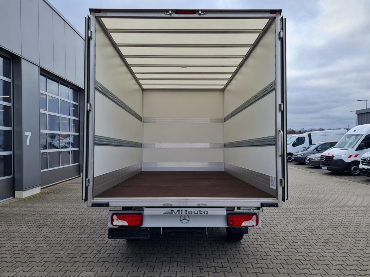 Mercedes-Benz Sprinter 315 Koffer lang MBux KLIMA NAVI TEMPOMAT - Fourgon grand volume: photos 5 Mercedes-Benz Sprinter 315 Koffer lang MBux KLIMA NAVI TEMPOMAT - Fourgon grand volume: photos 5