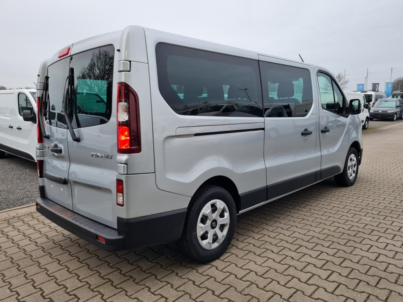 Renault Trafic Kombi 9-Sitze L2 Grand Equilibre KLIMA TEMPOMAT - Utilitaire double cabine: photos 5 Renault Trafic Kombi 9-Sitze L2 Grand Equilibre KLIMA TEMPOMAT - Utilitaire double cabine: photos 5