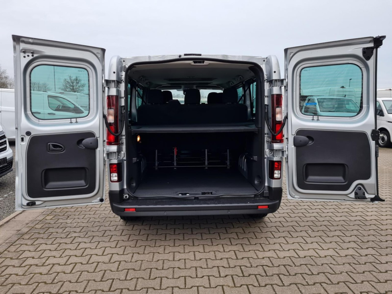 Renault Trafic Kombi 9-Sitze L2 Grand Equilibre KLIMA TEMPOMAT - Utilitaire double cabine: photos 5 Renault Trafic Kombi 9-Sitze L2 Grand Equilibre KLIMA TEMPOMAT - Utilitaire double cabine: photos 5