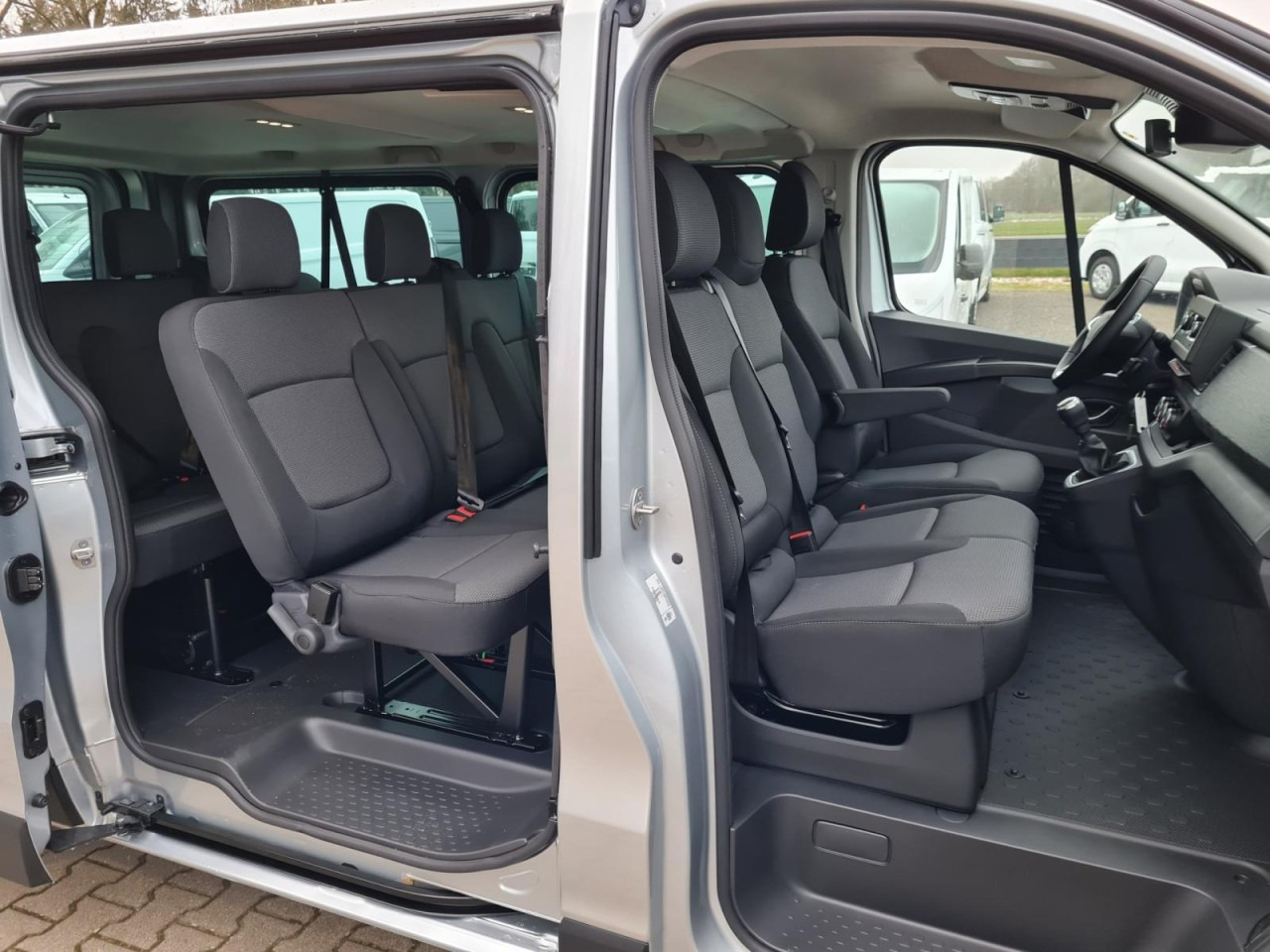 Renault Trafic Kombi 9-Sitze L2 Grand Equilibre KLIMA TEMPOMAT - Utilitaire double cabine: photos 4 Renault Trafic Kombi 9-Sitze L2 Grand Equilibre KLIMA TEMPOMAT - Utilitaire double cabine: photos 4