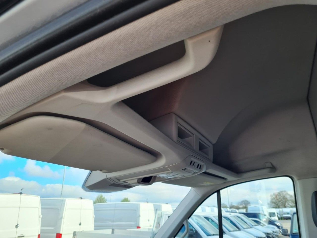 Fourgon utilitaire Volkswagen Crafter 35 Kasten TDI MR hoch NAVI KLIMA TEMPOMA: photos 18