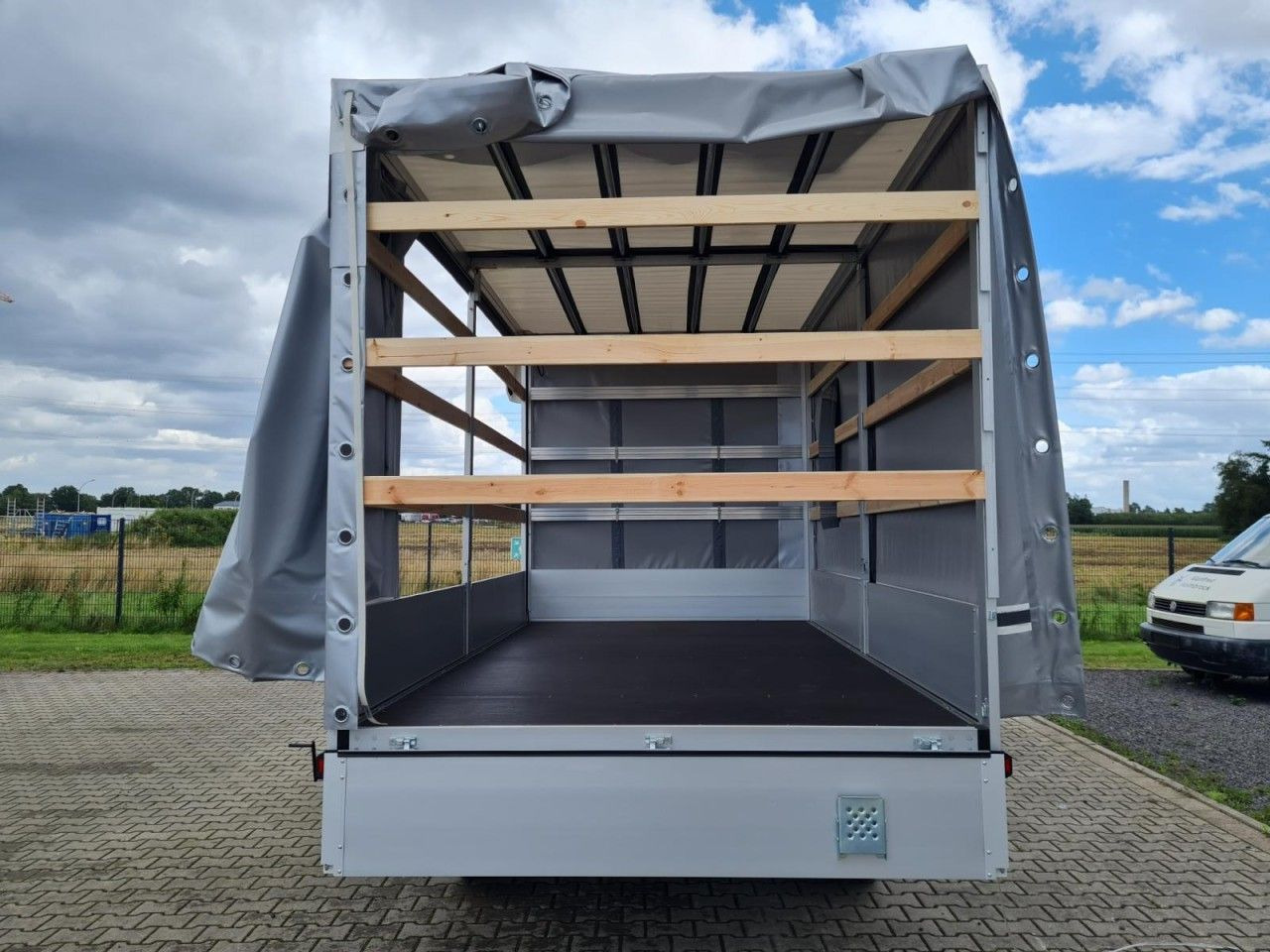 Volkswagen Crafter 35 TDI Pritsche Schiebe Plane ERGO LED T - Utilitaire rideaux coulissants (PLSC): photos 5 Volkswagen Crafter 35 TDI Pritsche Schiebe Plane ERGO LED T - Utilitaire rideaux coulissants (PLSC): photos 5