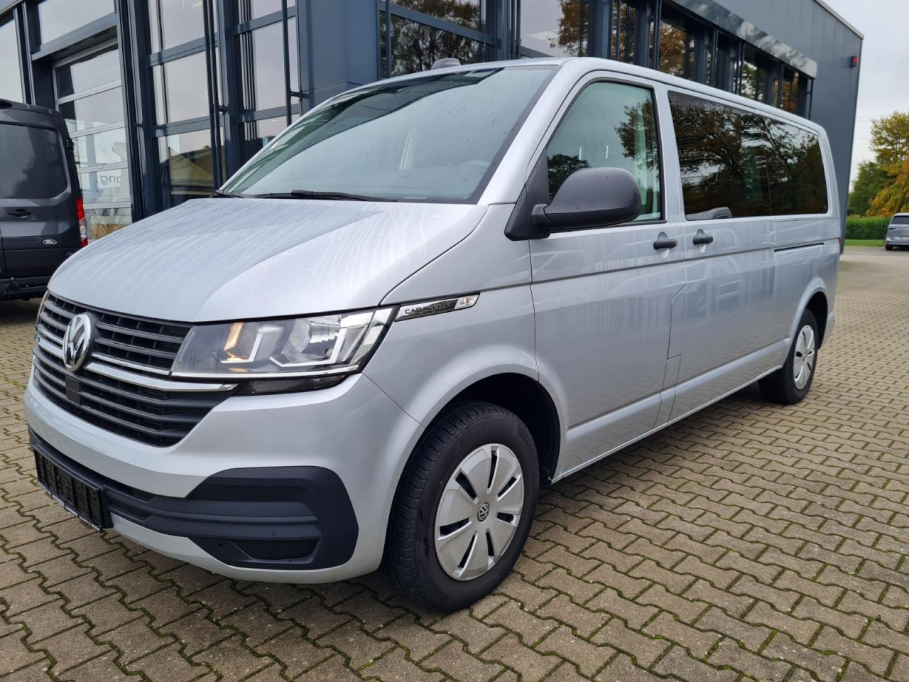 Volkswagen T6.1 Caravelle TDI lang 9 Sitzer 2 Schiebetüren Trendl. - Minibus, Transport de personnes: photos 1 Volkswagen T6.1 Caravelle TDI lang 9 Sitzer 2 Schiebetüren Trendl. - Minibus, Transport de personnes: photos 1