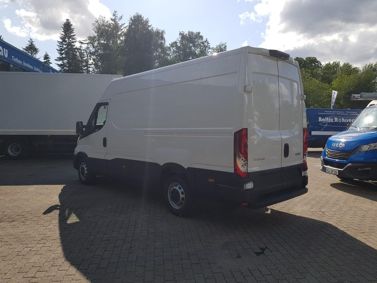 Iveco Daily 35S14A8 V Y mit Rückfahrkamera und Radi... - Fourgon utilitaire: photos 3 Iveco Daily 35S14A8 V Y mit Rückfahrkamera und Radi... - Fourgon utilitaire: photos 3