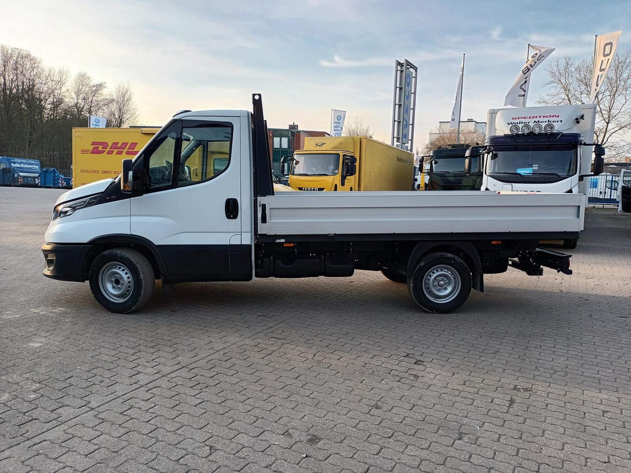 Iveco Daily 35S16H3.0 Pritsche,AHK, Rückfahrkamera... - Utilitaire plateau: photos 2 Iveco Daily 35S16H3.0 Pritsche,AHK, Rückfahrkamera... - Utilitaire plateau: photos 2