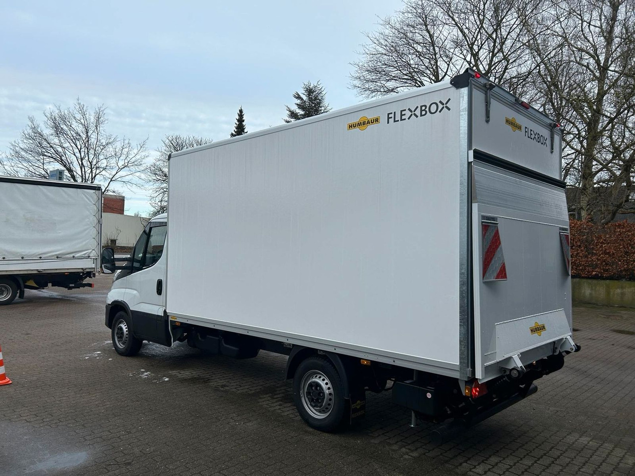 Iveco Daily Koffer 35S14H 3,0 LBW Kamera 115 kW (15... - Fourgon grand volume: photos 4 Iveco Daily Koffer 35S14H 3,0 LBW Kamera 115 kW (15... - Fourgon grand volume: photos 4
