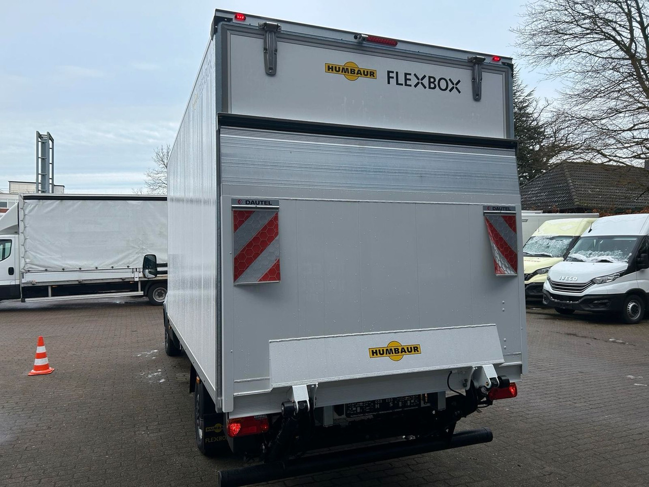 Iveco Daily Koffer 35S14H 3,0 LBW Kamera 115 kW (15... - Fourgon grand volume: photos 5 Iveco Daily Koffer 35S14H 3,0 LBW Kamera 115 kW (15... - Fourgon grand volume: photos 5