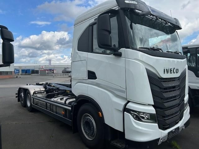 Iveco X-WAY AS280X49Y/PS ON Abrollkipper Hiab 21S.... - Camion ampliroll: photos 1 Iveco X-WAY AS280X49Y/PS ON Abrollkipper Hiab 21S.... - Camion ampliroll: photos 1