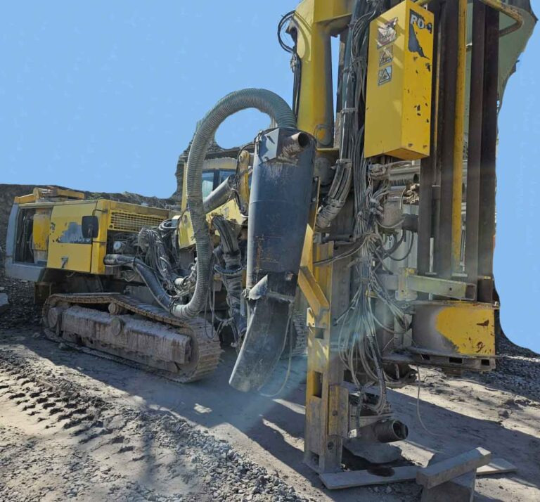 Atlas Copco ROC F6-44 – Blast hole drilling rig / Sprenglochbohrgerät - Foreuse: photos 1 Atlas Copco ROC F6-44 – Blast hole drilling rig / Sprenglochbohrgerät - Foreuse: photos 1