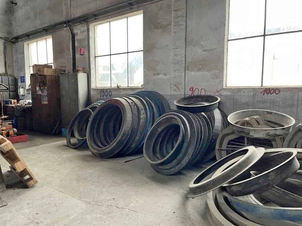 OMAG – Plant for large-diameter pipes / Großrohranlage - Matériel de béton: photos 3 OMAG – Plant for large-diameter pipes / Großrohranlage - Matériel de béton: photos 3