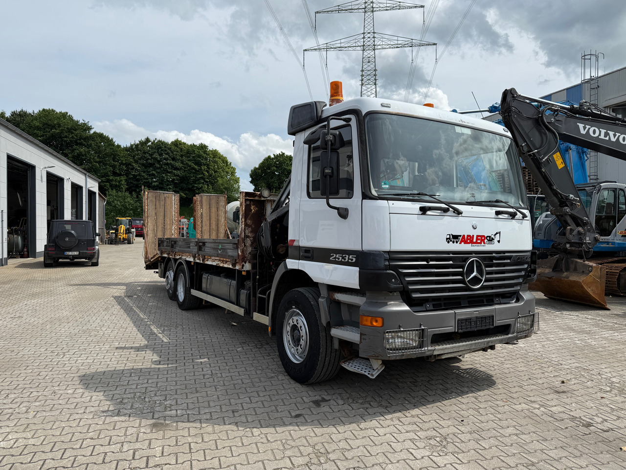 Mercedes-Benz 2535 Actros MP1 Baumaschinentransporter mit Kran und Rampen - Camion porte-voitures, Camion grue: photos 3 Mercedes-Benz 2535 Actros MP1 Baumaschinentransporter mit Kran und Rampen - Camion porte-voitures, Camion grue: photos 3