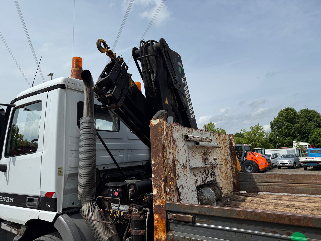 Camion porte-voitures, Camion grue Mercedes-Benz 2535 Actros MP1 Baumaschinentransporter mit Kran und Rampen: photos 10