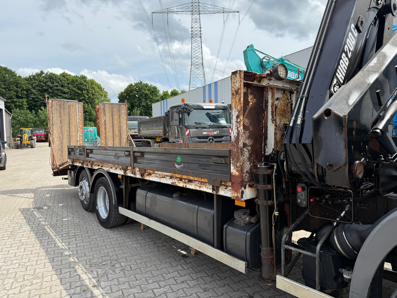 Camion porte-voitures, Camion grue Mercedes-Benz 2535 Actros MP1 Baumaschinentransporter mit Kran und Rampen: photos 13