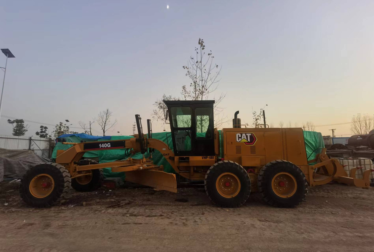 Caterpillar 140G - Niveleuse: photos 1 Caterpillar 140G - Niveleuse: photos 1